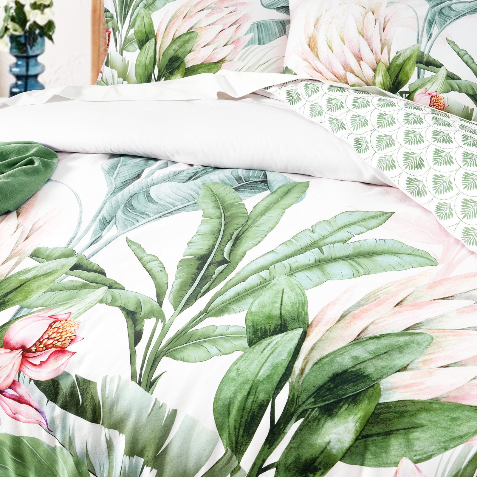 Renee Taylor Gardenia Quilt Cover Set 300 Thread Count Cotton Reversible
