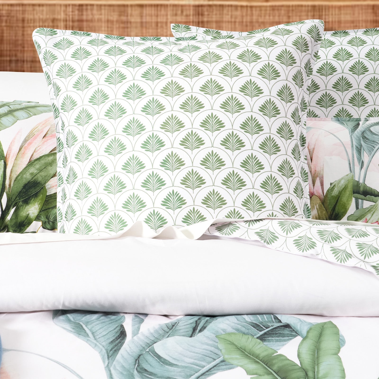 Renee Taylor Gardenia Quilt Cover Set 300 Thread Count Cotton Reversible