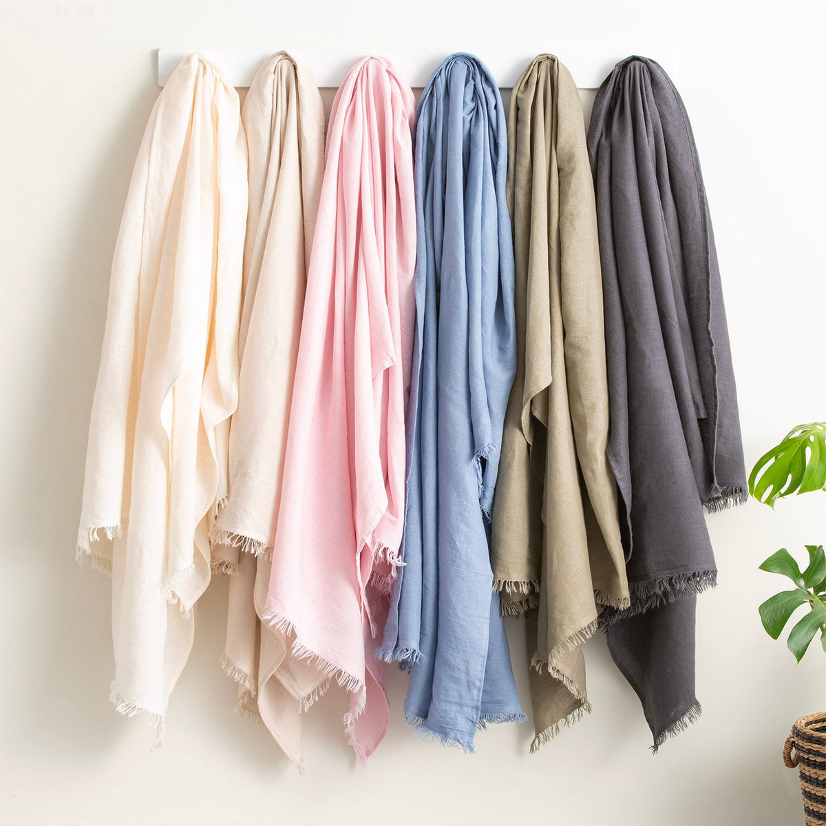 Renee Taylor Throw Linen Stone washed Cavallo Magnet