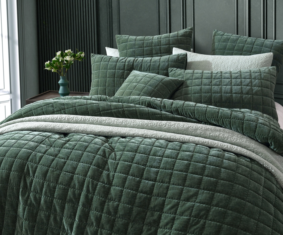 Platinum Apollo Cilantro Quilt Cover Set