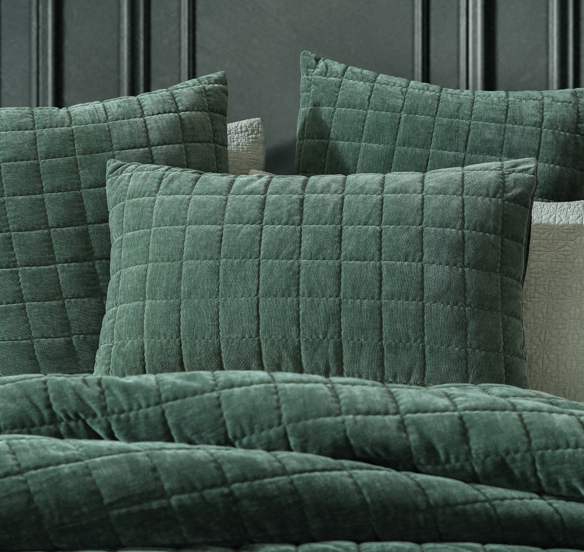 Platinum Apollo Cilantro Quilt Cover Set